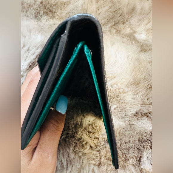 EUC LV Monogram Marie Lou Compact Wall with COA - Picture 5 of 9